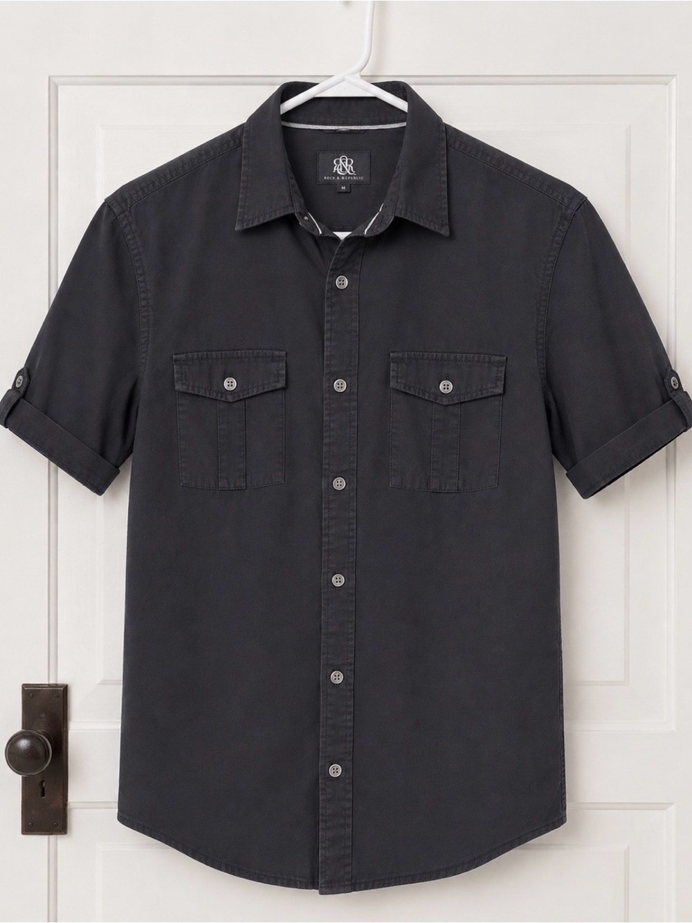 Rock & Republic Short Sleeve Button-Down Shirt in Black size small